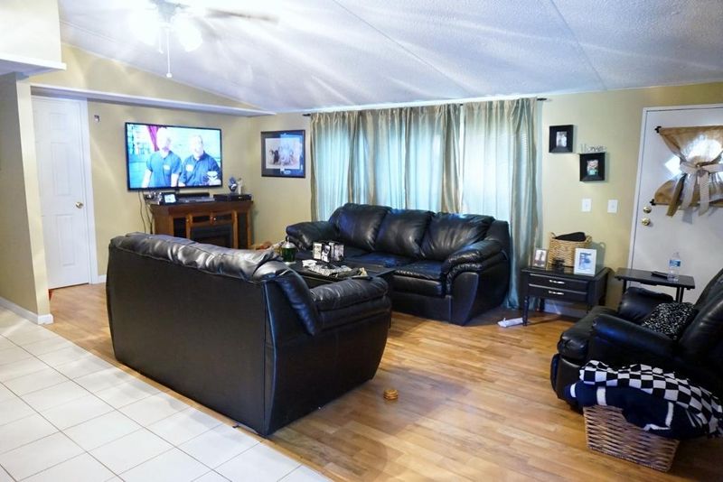 436 Mitchum Town Rd, Bonneau, SC 29431
