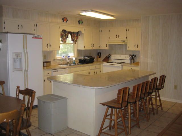 1498 Creekwood Rd, Edisto Island, SC 29438