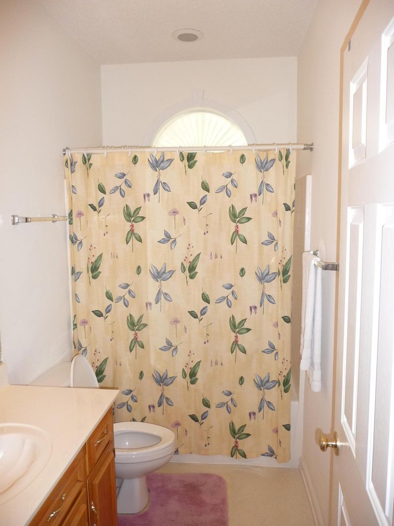 1301 Lark Ln, Hanahan, SC 29410