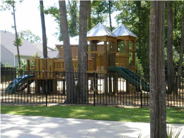 3061 Memorial Dr, Charleston, SC 29414