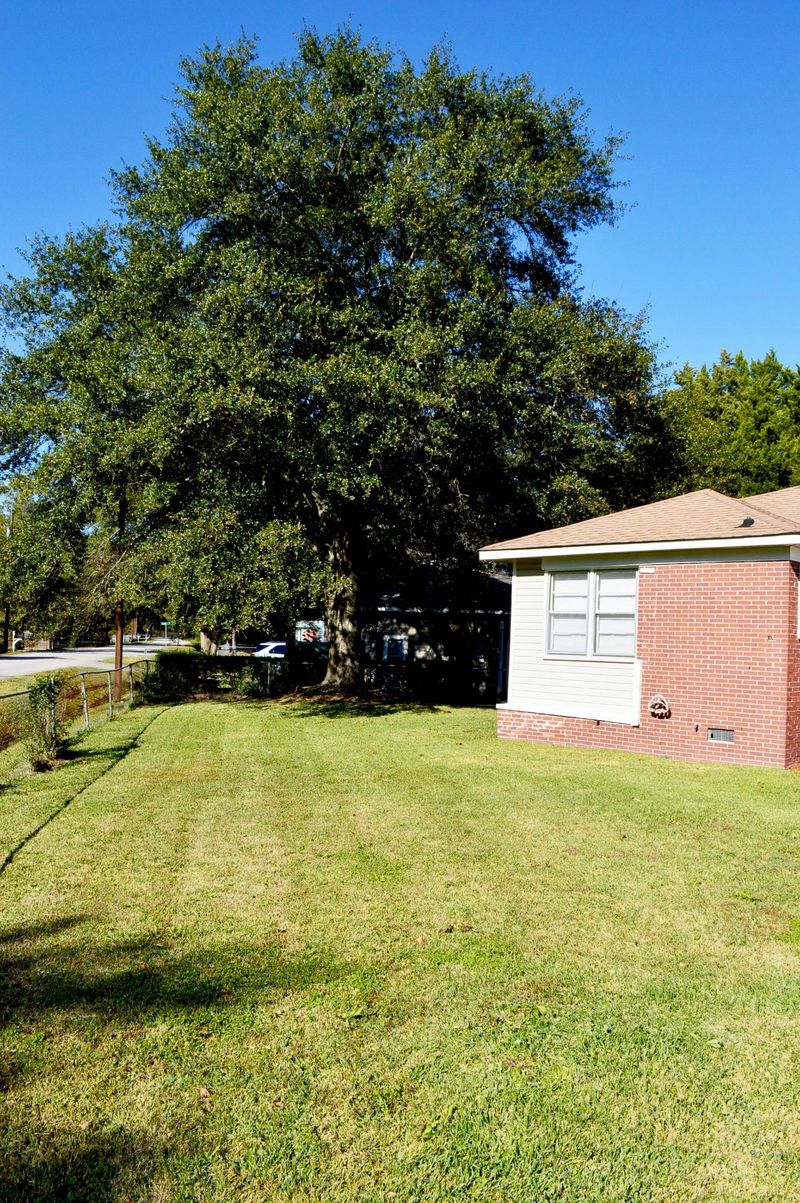 1 Norman Ct, Goose Creek, SC 29445