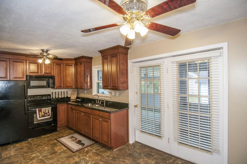 421 Clarine Dr, Goose Creek, SC 29445