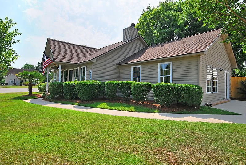 8412 Waltham Rd, North Charleston, SC 29406