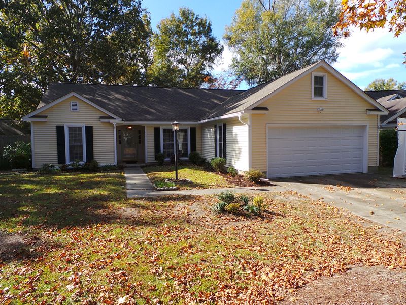 111 Saxton Ct, Goose Creek, SC 29445