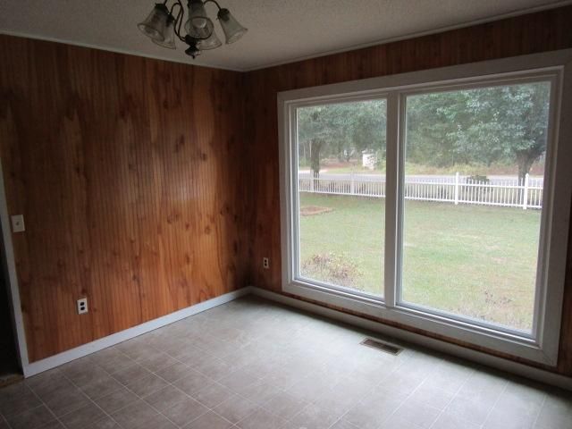 1004 N Pinckney St Rd, Mcclellanville, SC 29458