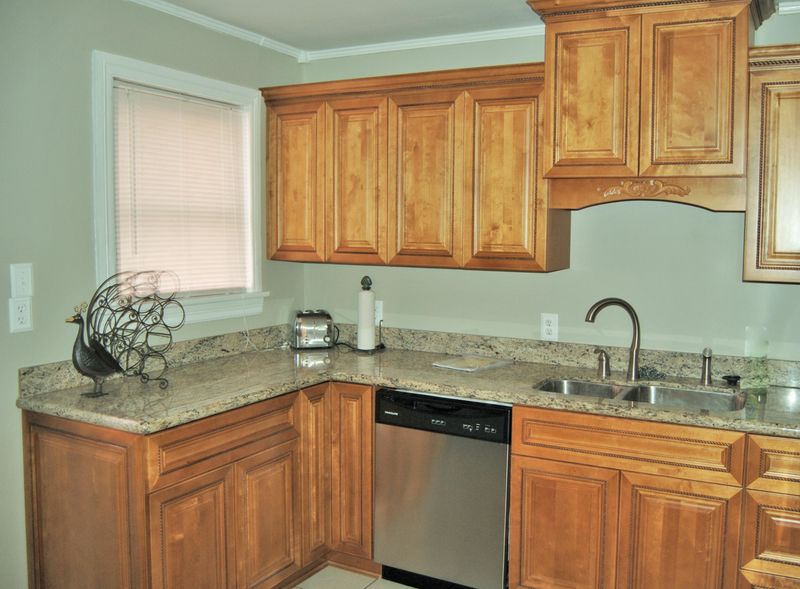 1221 Yeamans Hall Rd, Hanahan, SC 29410