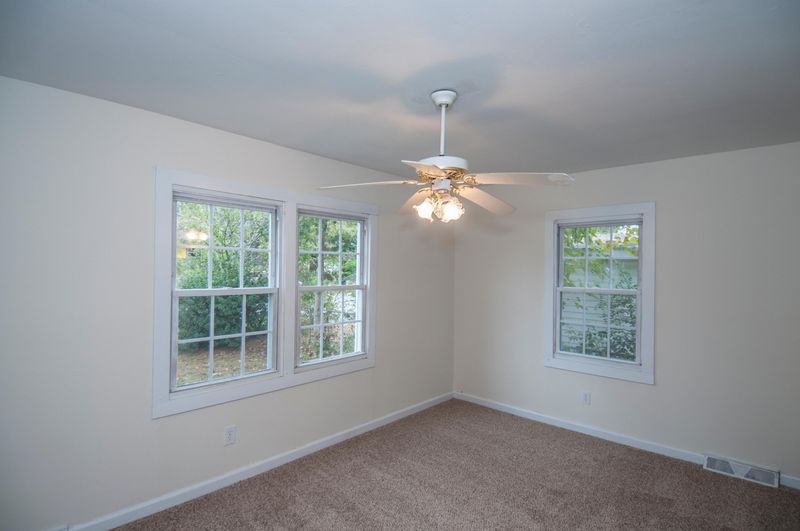 5438 Pennsylvania Ave, North Charleston, SC 29406