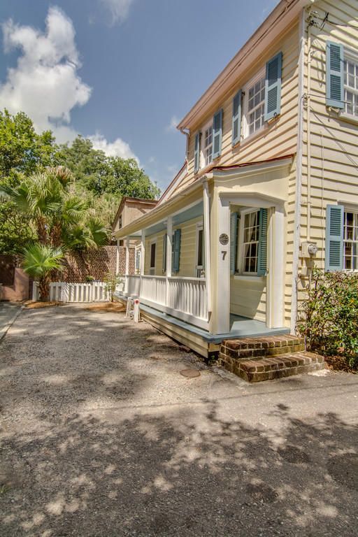 7 Montagu Ct, Charleston, SC 29401