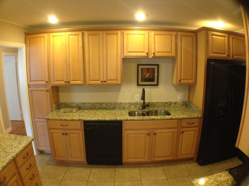1004 Holcombe Rd, Hanahan, SC 29410