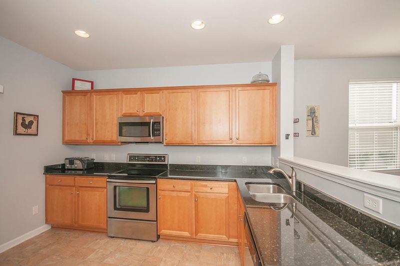 312 Clayburne Dr, Goose Creek, SC 29445