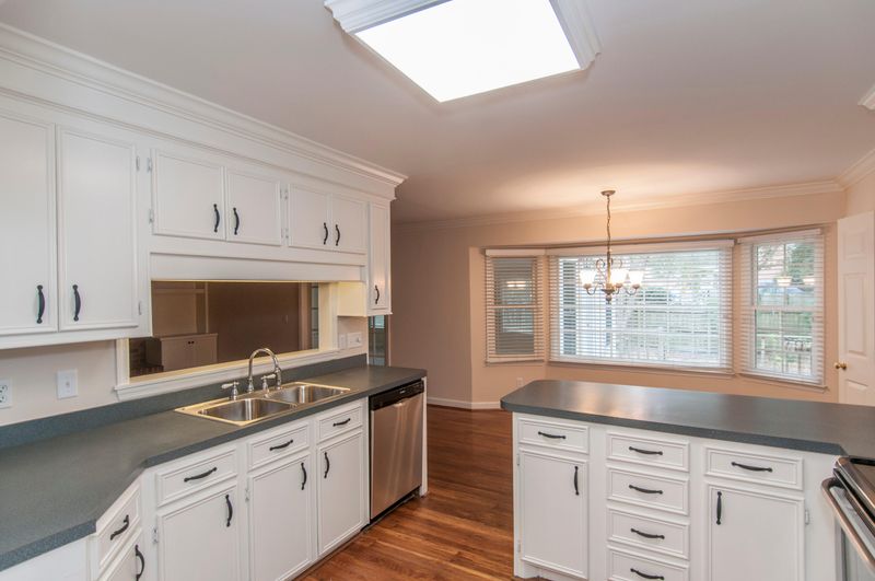 615 E Hobcaw Dr, Mount Pleasant, SC 29464