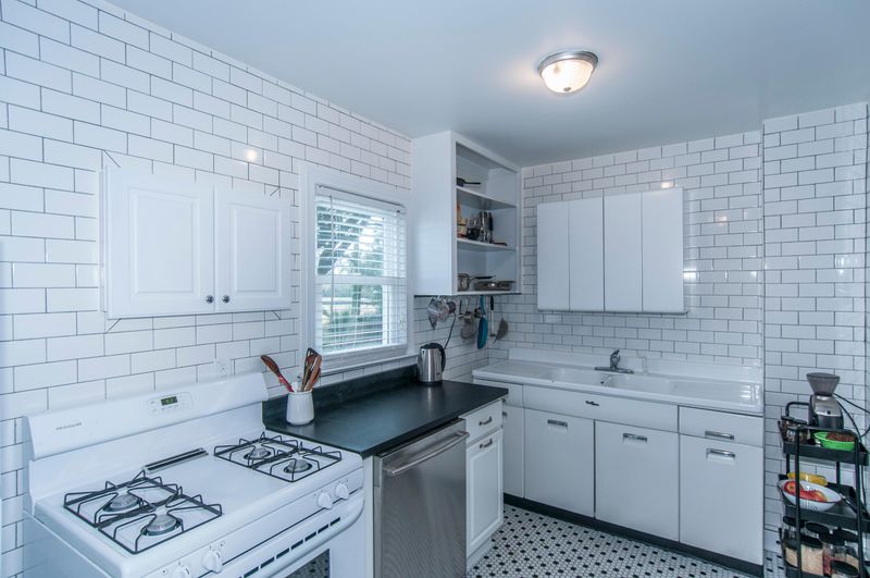 17 Fenwick Dr, Charleston, SC 29407