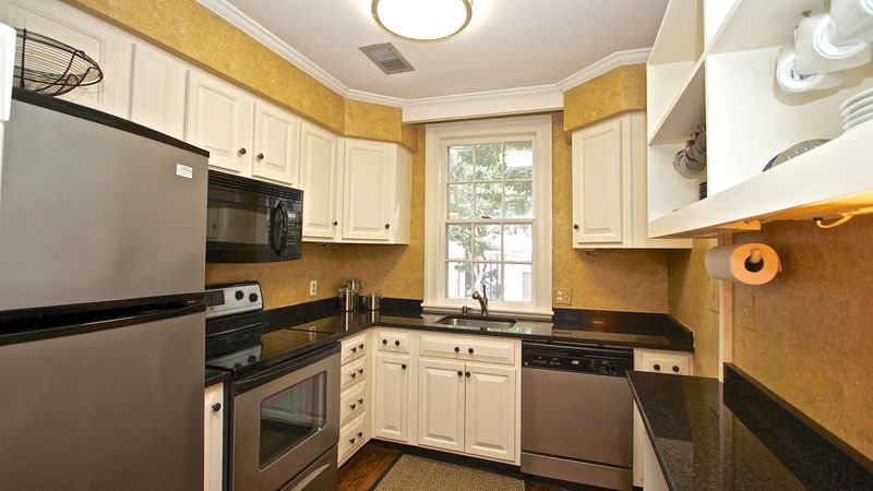 125 Queen St, Charleston, SC 29401