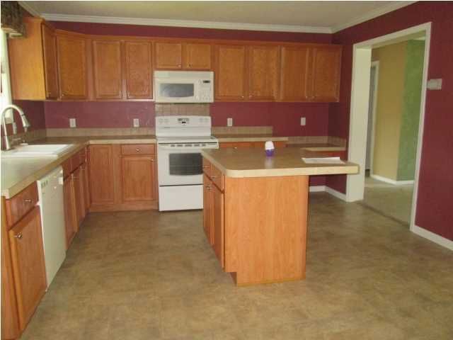 410 Twin Lakes Dr, Summerville, SC 29483