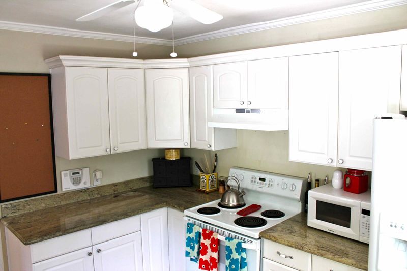 54 Campbell Dr, Charleston, SC 29407