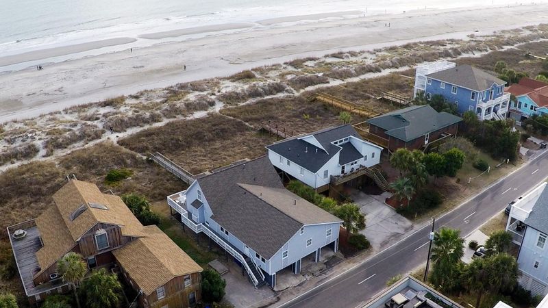 315 E Arctic Ave, Folly Beach, SC 29439