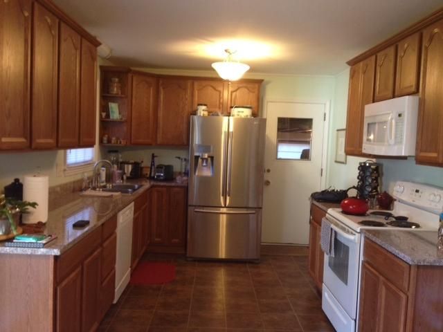 1258 Hillside Dr, Hanahan, SC 29410