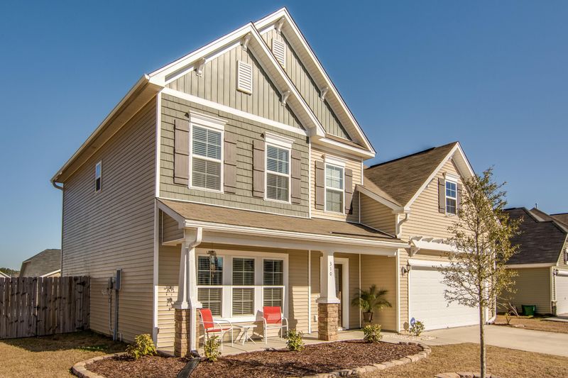 310 Drayton Place Dr, Moncks Corner, SC 29461