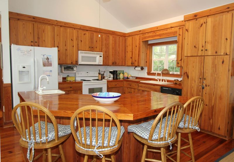 8924 Sandy Creek Rd, Edisto Island, SC 29438