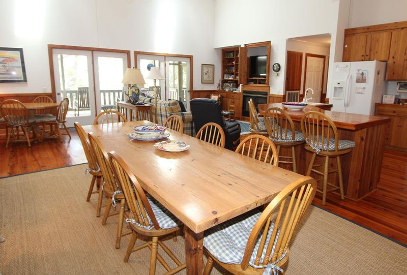 8924 Sandy Creek Rd, Edisto Island, SC 29438
