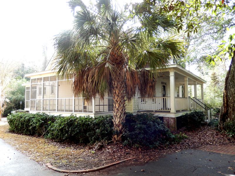 525 W Carolina Ave, Summerville, SC 29483