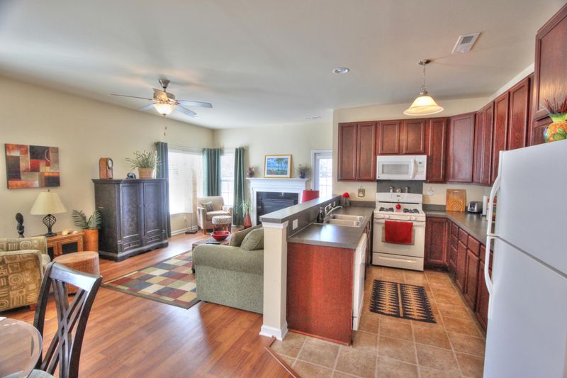 702 Savannah River Dr, Summerville, SC 29485