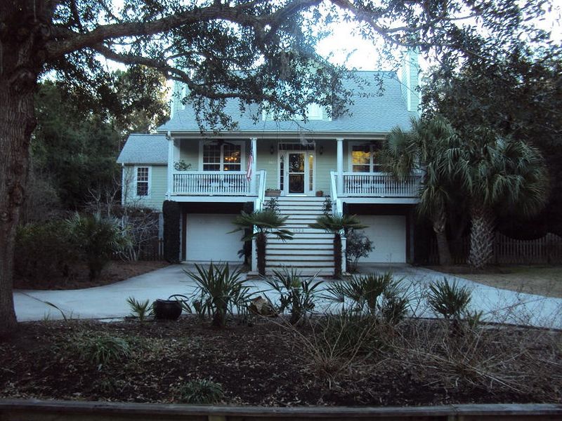 1523 N Lakeshore Dr, Mount Pleasant, SC 29466