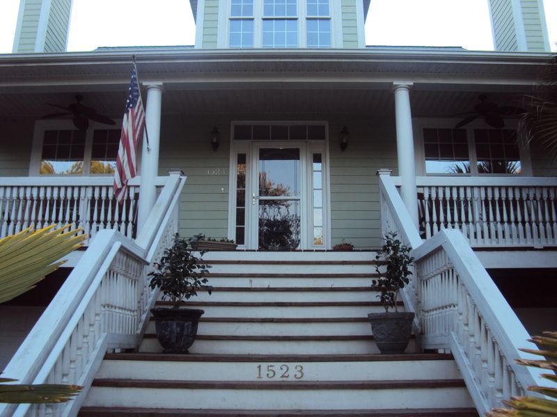 1523 N Lakeshore Dr, Mount Pleasant, SC 29466