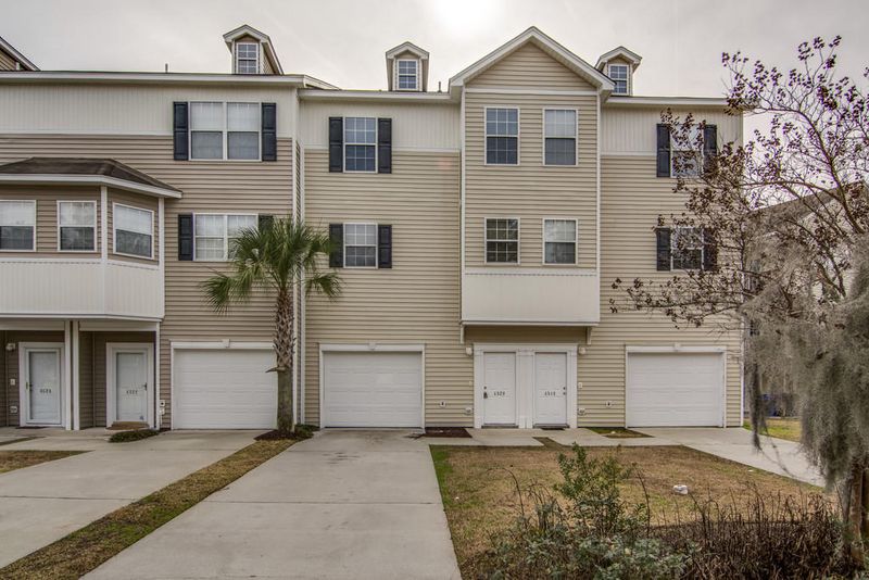 4520 Great Oak Dr, North Charleston, SC 29418