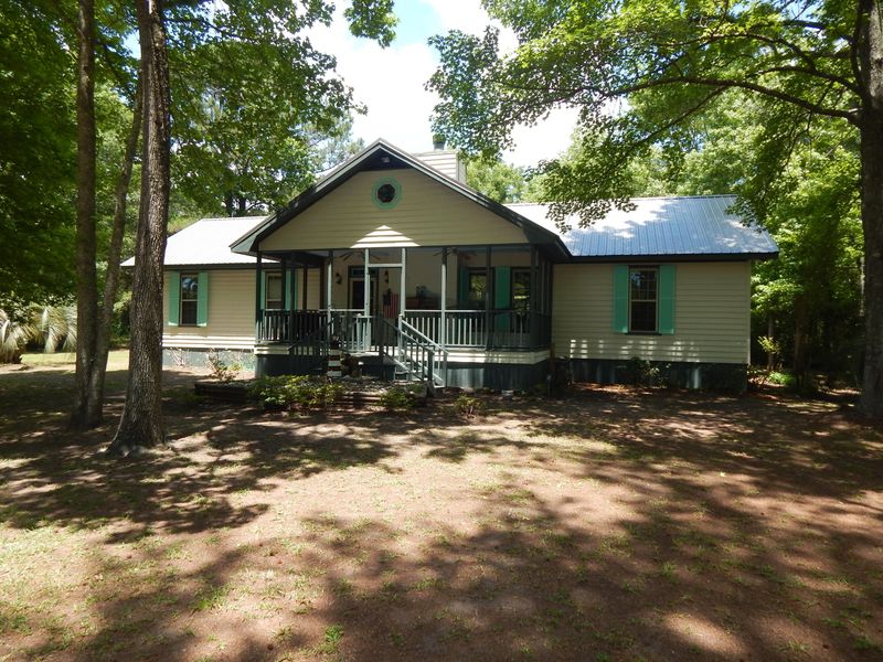 7946 Averyt Dr, Edisto Island, SC 29438