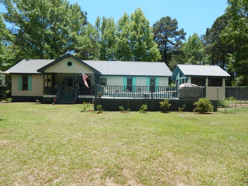 7946 Averyt Dr, Edisto Island, SC 29438