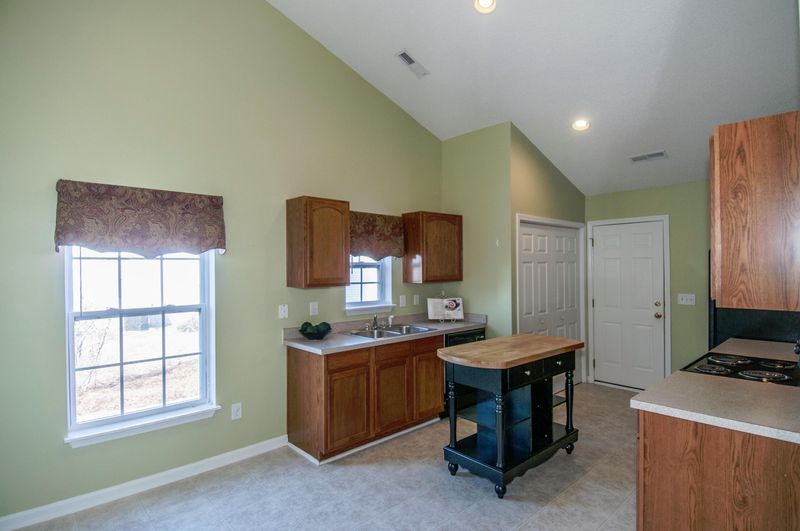 5033 Holdsworth Dr, Summerville, SC 29485