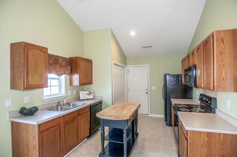 5033 Holdsworth Dr, Summerville, SC 29485