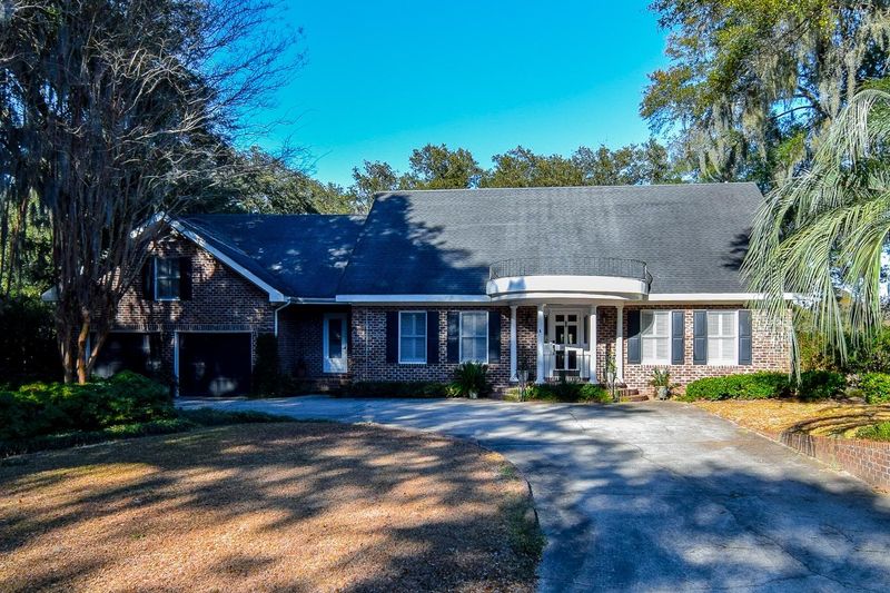 1058 Fort Sumter Dr, Charleston, SC 29412
