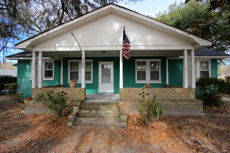 2434 Midland Park Rd, North Charleston, SC 29406