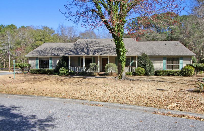 520 E Wimbledon Dr, James Island, SC 29412