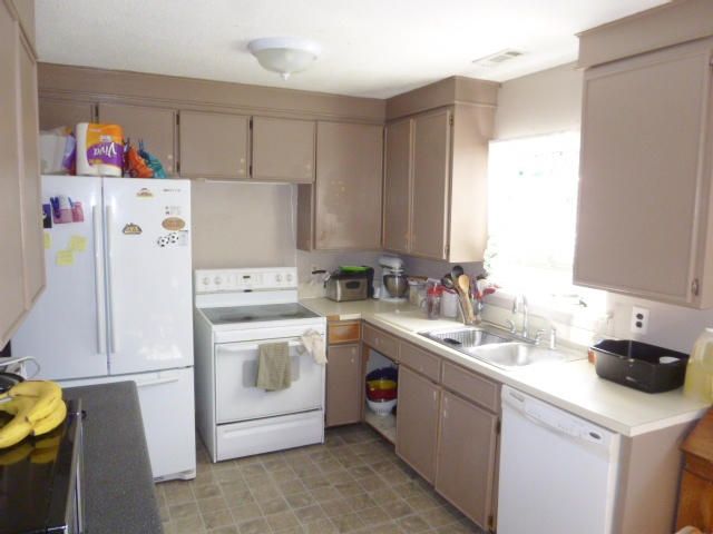 5833 Beverly Dr, Hanahan, SC 29410