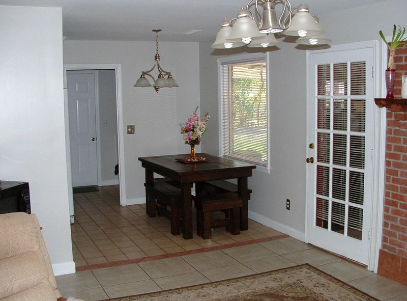 8215 Bordeaux Ct, North Charleston, SC 29406
