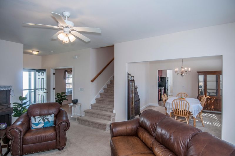 106 Heatherlock St, Hanahan, SC 29410