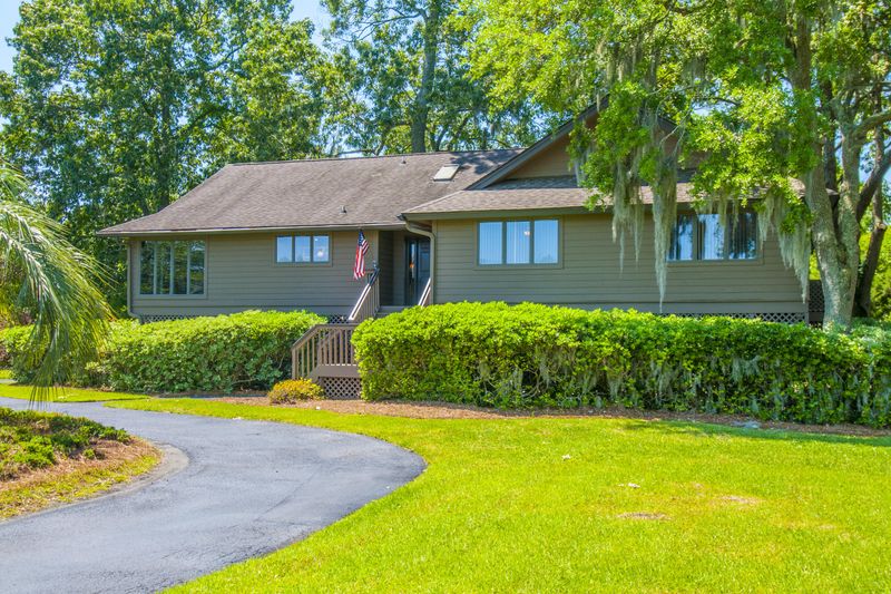 1544 Headquarters Plantation Dr, Johns Island, SC 29455