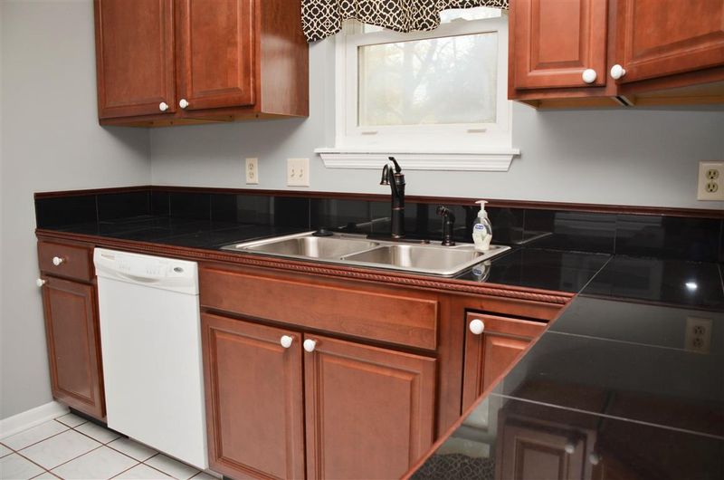 402 Amberjack Way, Summerville, SC 29485