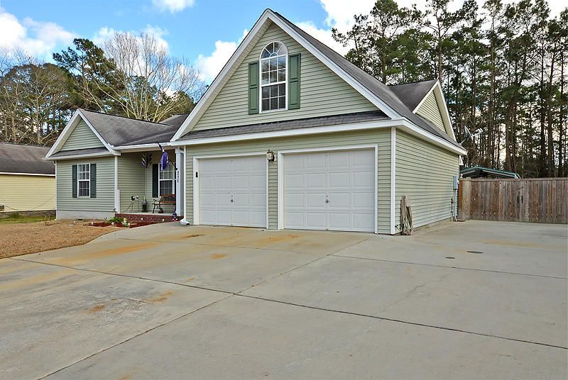 210 Trestlewood Dr, Summerville, SC 29483