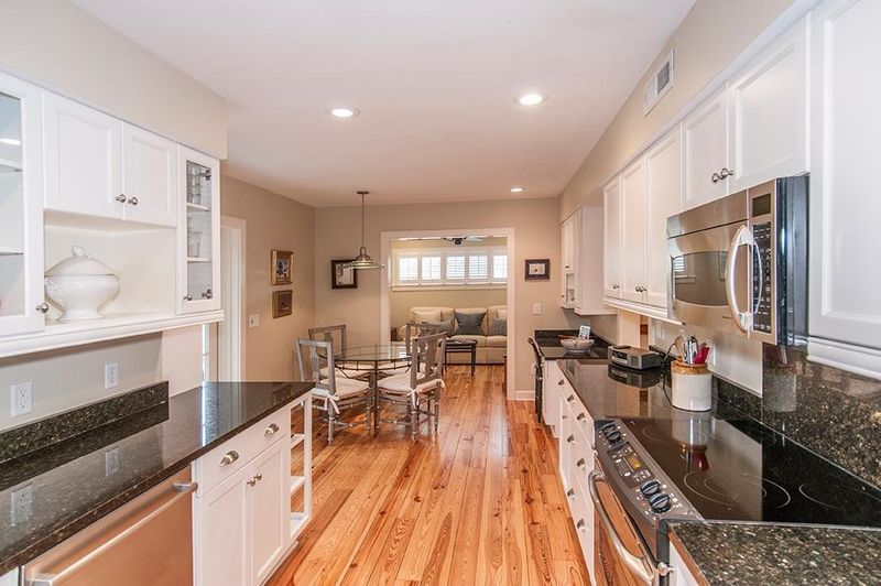 15 Lord Ashley Dr, Charleston, SC 29407