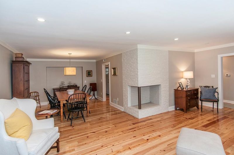 15 Lord Ashley Dr, Charleston, SC 29407