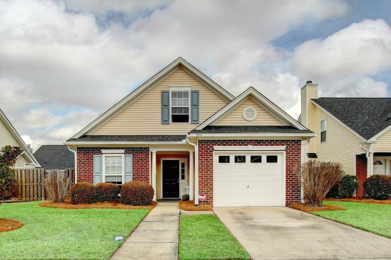 204 Garden Grove Dr, Summerville, SC 29485