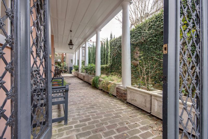 61 Tradd St, Charleston, SC 29401