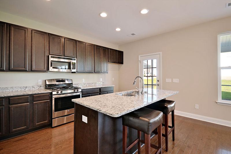 209 Palmetto Walk Dr, Summerville, SC 29483