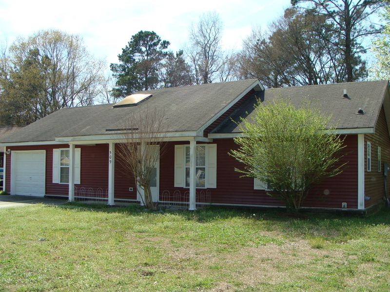 509 Temple Rd, Ladson, SC 29456