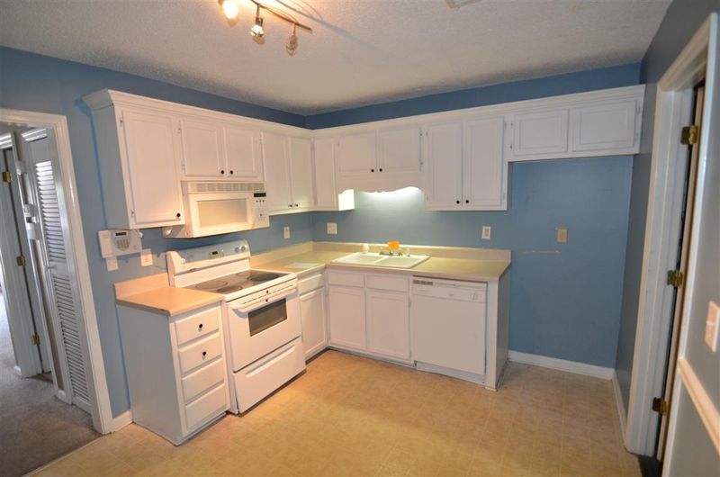 1915 Tropicana Rd #D, North Charleston, SC 29406