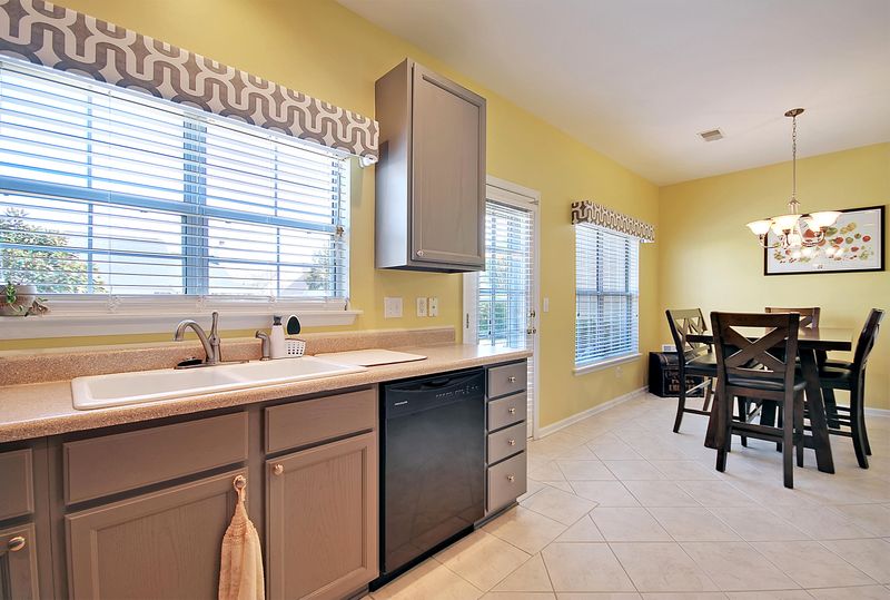 1512 Sweet Myrtle Cir, Mount Pleasant, SC 29466